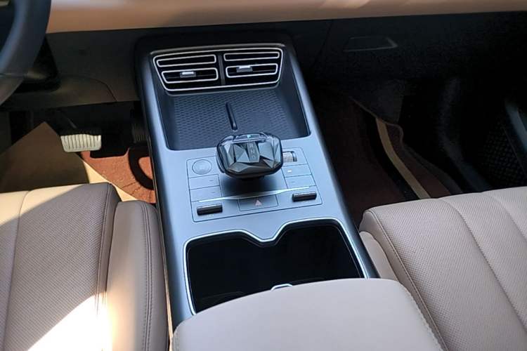 Used BYD Song Pro New Energy 2025 Second-Generation DM-i 75KM Leading Edition Gear Lever