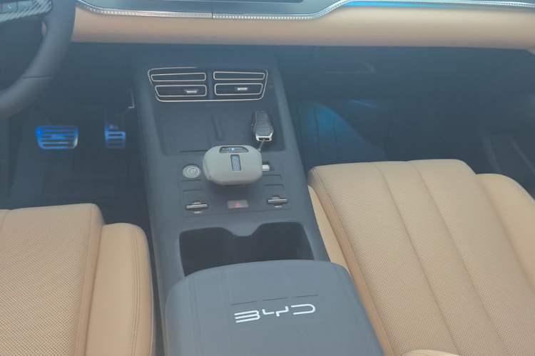 Used BYD Song Pro New Energy 2025 Second-Generation DM-i 115KM Overachiever Trim Gear Lever