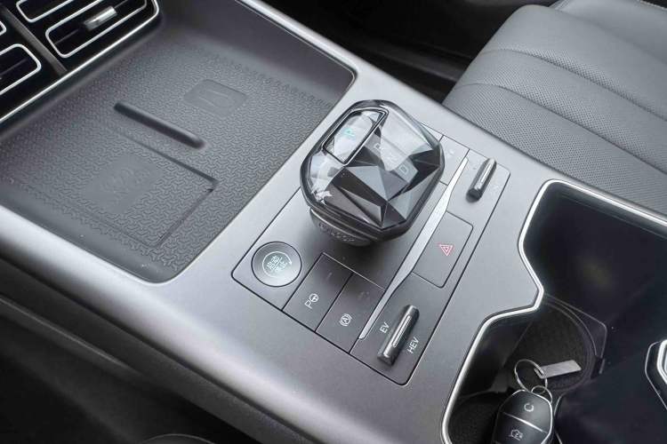 Used BYD Song Pro New Energy 2025 Second-Generation Intelligent Driving Version DM-i 115KM Excellence Edition Gear Lever