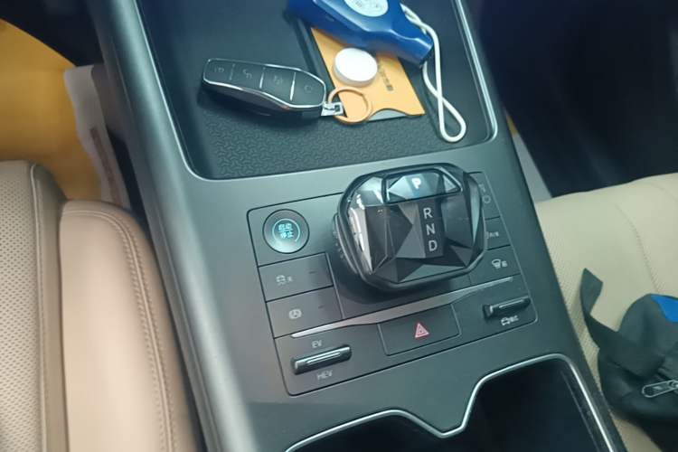 Used BYD Song Pro New Energy 2025 Second-Generation DM-i 75KM Overachiever Trim Gear Lever