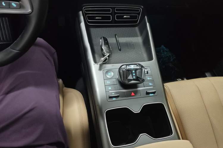 Used BYD Song Pro New Energy 2025 Second-Generation DM-i 75KM Leading Edition Gear Lever