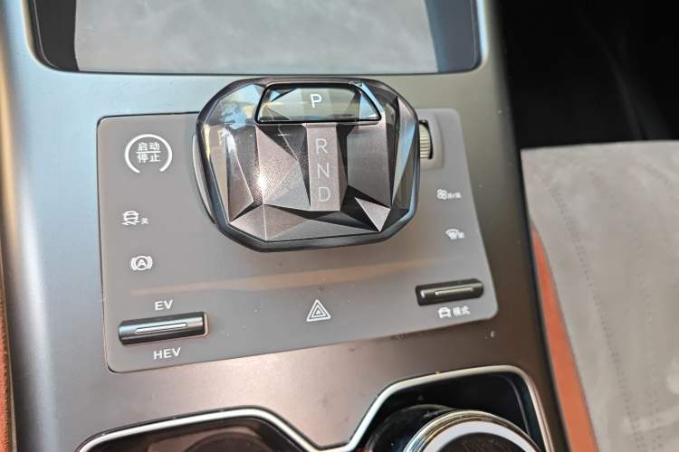 Used BYD Song Pro New Energy 2025 Second-Generation DM-i 115KM Overachiever Trim Gear Lever