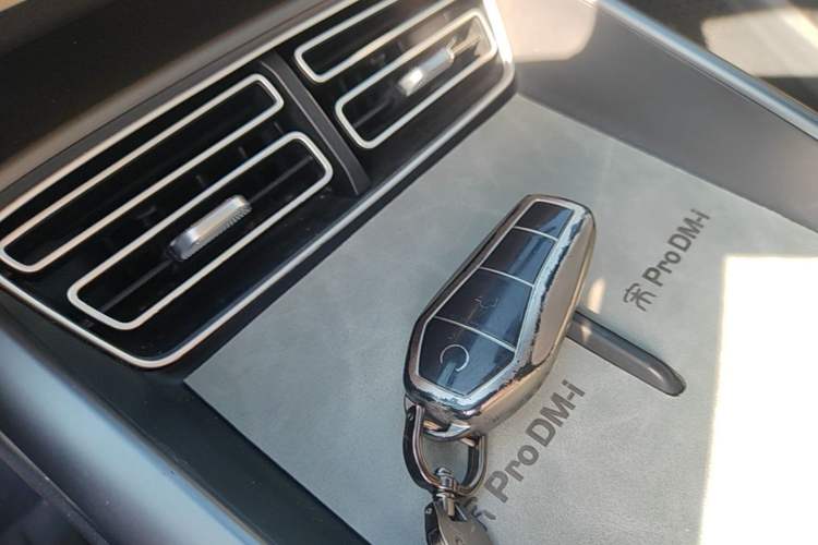 Used BYD Song Pro New Energy 2025 Second-Generation DM-i 115KM Overachiever Trim Interior 1