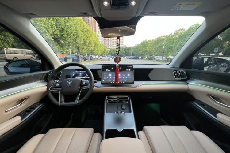 Used BYD Song Pro New Energy 2025 Second-Generation DM-i 115KM Overachiever Trim Interior 4