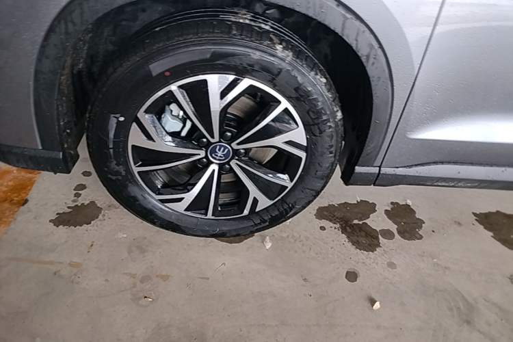 Used BYD Song Pro New Energy 2025 2nd Generation Intelligent Driving Version DM-i 75KM Leading Edition Left Front Wheel Hub