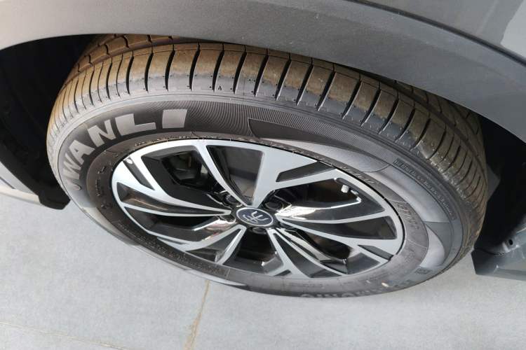 Used BYD Song Pro New Energy 2025 Second-Generation DM-i 75KM Leading Edition Left Front Wheel Hub
