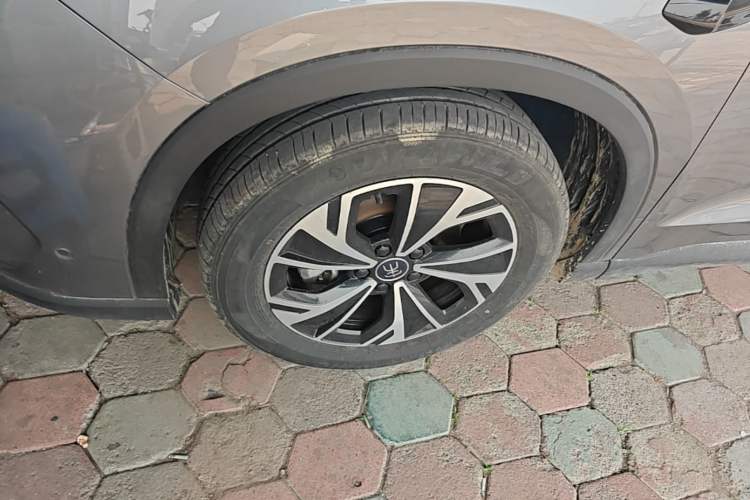 Used BYD Song Pro New Energy 2025 2nd Generation Intelligent Driving Version DM-i 75KM Leading Edition Left Front Wheel Hub