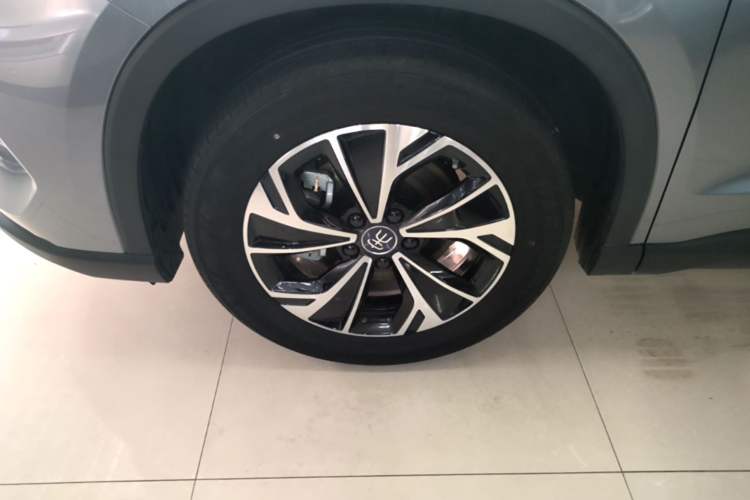 Used BYD Song Pro New Energy 2025 Second-Generation DM-i 75KM Leading Edition Left Front Wheel Hub