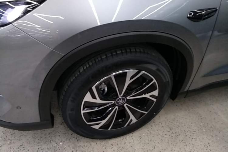 Used BYD Song Pro New Energy 2025 Second-Generation Intelligent Driving Version DM-i 115KM Superior Trim Left Front Wheel Hub