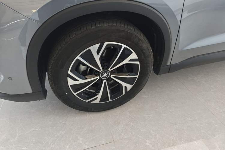 Used BYD Song Pro New Energy 2025 Second-Generation Intelligent Driving Version DM-i 115KM Superior Trim Left Front Wheel Hub