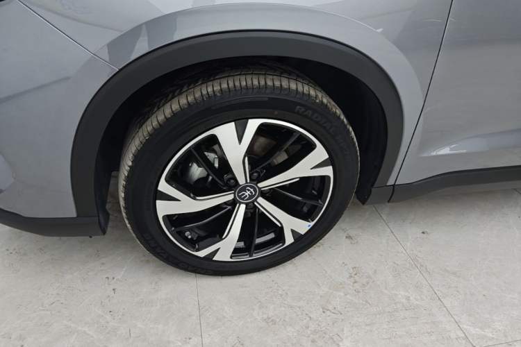 Used BYD Song Pro New Energy 2025 Second-Generation DM-i 115KM Excellence Version Left Front Wheel Hub