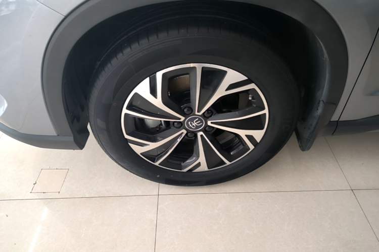 Used BYD Song Pro New Energy 2025 Second-Generation DM-i 75KM Leading Edition Left Front Wheel Hub