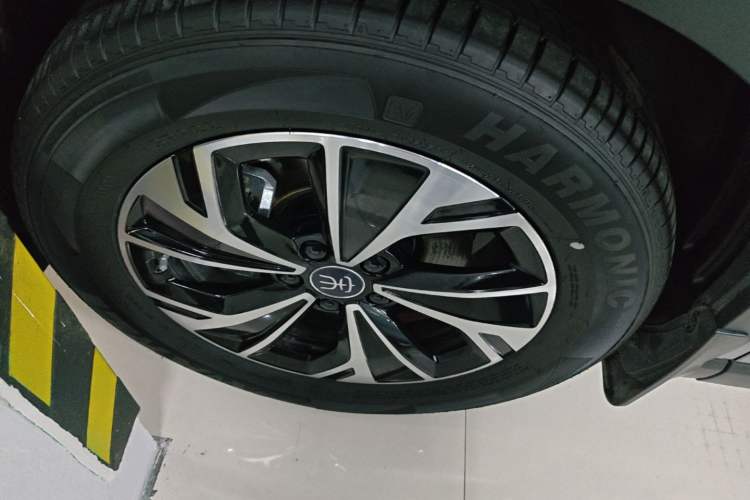 Used BYD Song Pro New Energy 2025 Second-Generation Intelligent Driving Version DM-i 115KM Superior Trim Left Front Wheel Hub