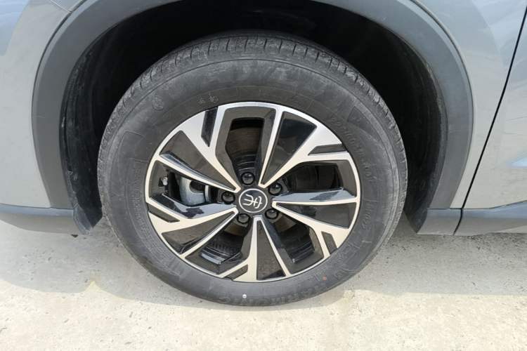 Used BYD Song Pro New Energy 2025 Second-Generation DM-i 75KM Leading Edition Left Front Wheel Hub