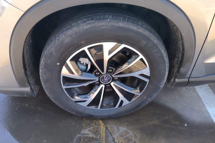 Used BYD Song Pro New Energy 2025 2nd Generation Intelligent Driving Version DM-i 75KM Leading Edition Left Front Wheel Hub