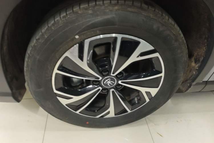 Used BYD Song Pro New Energy 2025 Second-Generation DM-i 75KM Leading Edition Left Front Wheel Hub
