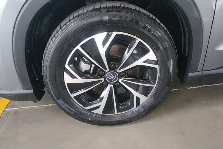 Used BYD Song Pro New Energy 2025 Second-Generation DM-i 75KM Overachiever Trim Left Front Wheel Hub