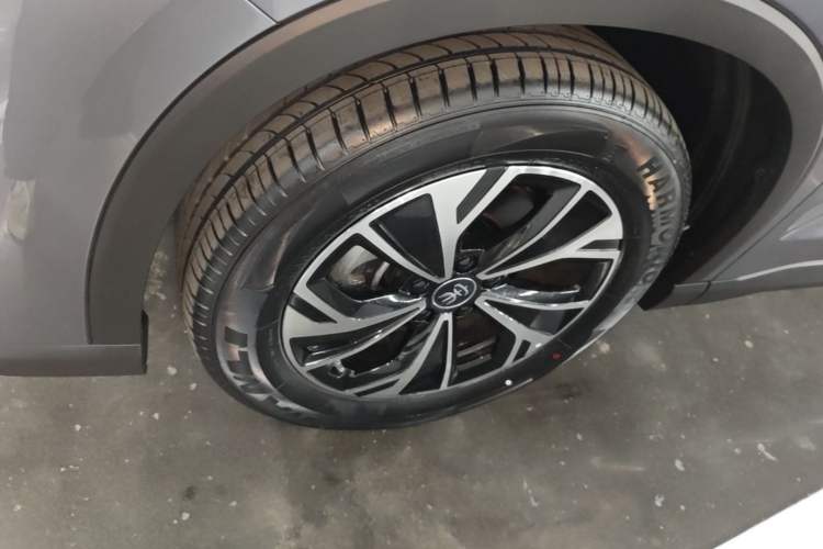 Used BYD Song Pro New Energy 2025 Second-Generation DM-i 75KM Overachiever Trim Left Front Wheel Hub