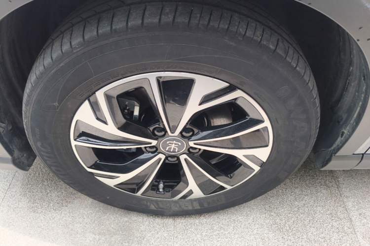 Used BYD Song Pro New Energy 2025 Second-Generation DM-i 75KM Leading Edition Left Front Wheel Hub