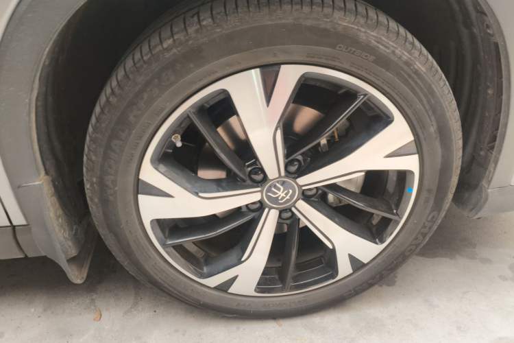 Used BYD Song Pro New Energy 2025 Second-Generation DM-i 115KM Excellence Version Right Front Wheel Hub