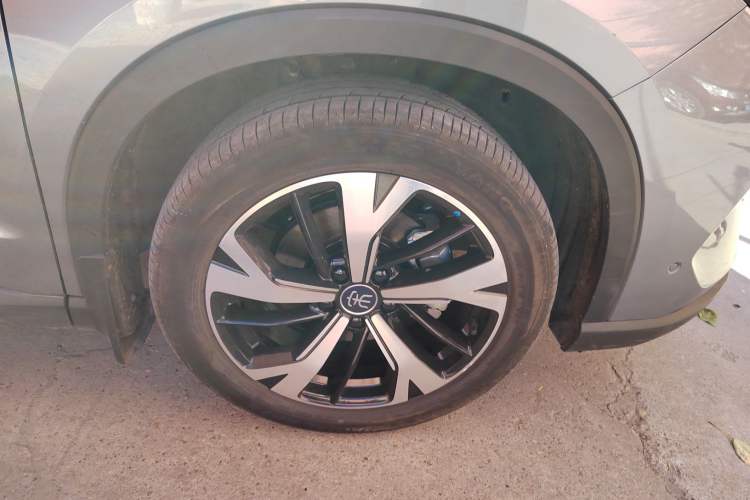 Used BYD Song Pro New Energy 2025 Second-Generation DM-i 115KM Excellence Version Right Front Wheel Hub