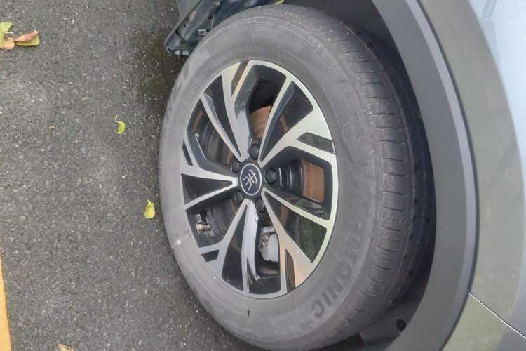 Used BYD Song Pro New Energy 2025 2nd Generation Intelligent Driving Version DM-i 75KM Leading Edition Right Front Wheel Hub