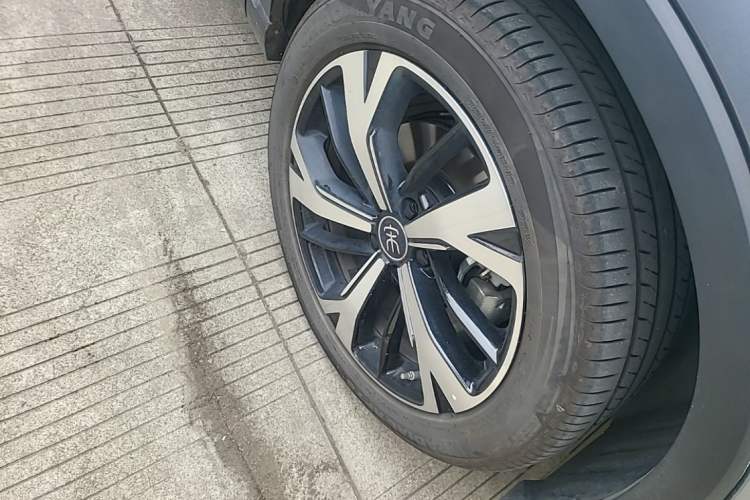 Used BYD Song Pro New Energy 2025 Second-Generation DM-i 115KM Excellence Version Right Front Wheel Hub