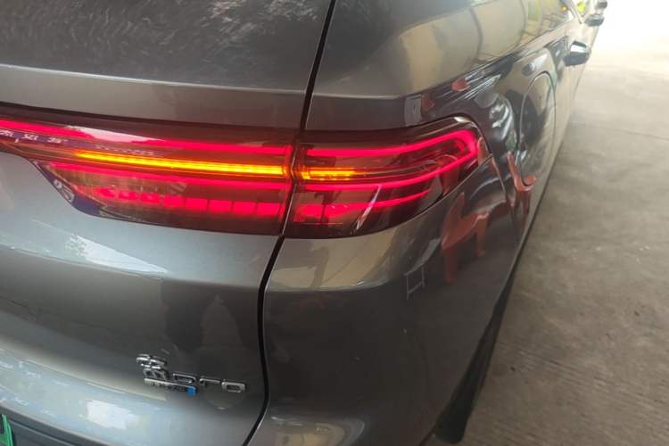 Used BYD Song Pro New Energy 2025 Second-Generation Intelligent Driving Version DM-i 115KM Superior Trim Right Rear Taillight