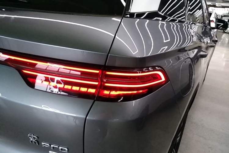 Used BYD Song Pro New Energy 2025 Second-Generation Intelligent Driving Version DM-i 115KM Superior Trim Right Rear Taillight