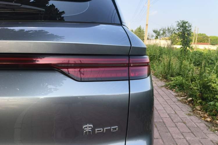 Used BYD Song Pro New Energy 2025 Second-Generation DM-i 75KM Leading Edition Right Rear Taillight