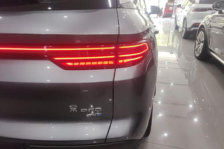 Used BYD Song Pro New Energy 2025 Second-Generation Intelligent Driving Version DM-i 115KM Excellence Edition Right Rear Taillight