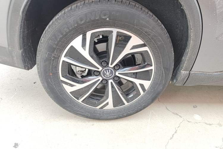 Used BYD Song Pro New Energy 2025 Second-Generation DM-i 115KM Overachiever Trim Right Rear Wheel Hub