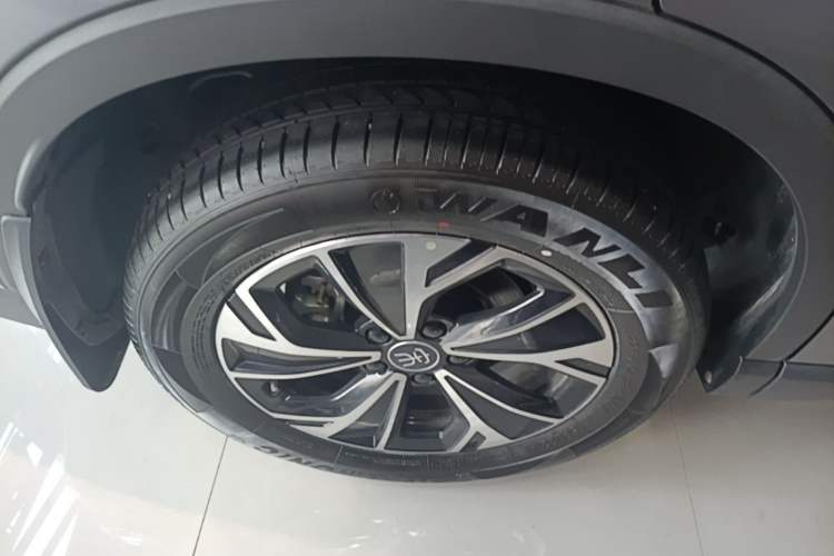 Used BYD Song Pro New Energy 2025 2nd Generation Intelligent Driving Version DM-i 75KM Leading Edition Right Rear Wheel Hub