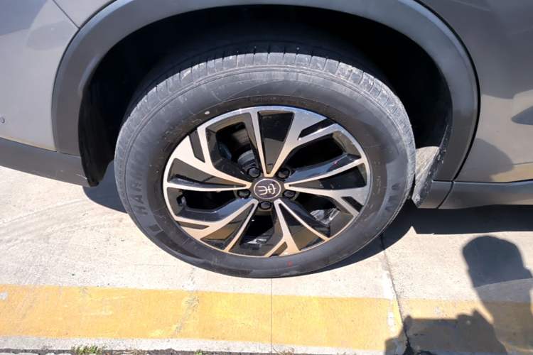 Used BYD Song Pro New Energy 2025 2nd Generation Intelligent Driving Version DM-i 75KM Leading Edition Right Rear Wheel Hub