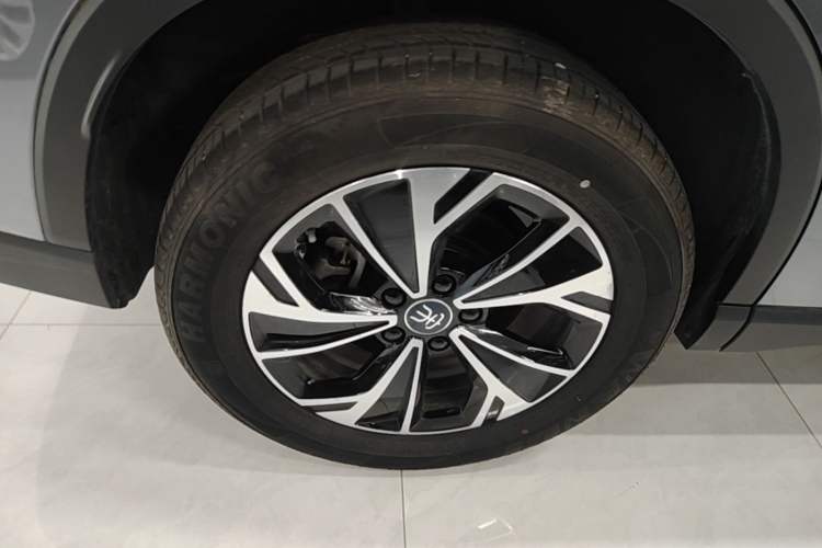 Used BYD Song Pro New Energy 2025 Second-Generation DM-i 75KM Overachiever Trim Right Rear Wheel Hub