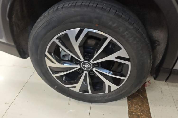 Used BYD Song Pro New Energy 2025 Second-Generation DM-i 75KM Leading Edition Right Rear Wheel Hub