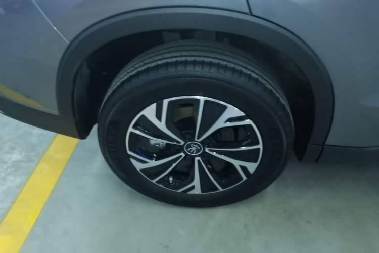Used BYD Song Pro New Energy 2025 2nd Generation Intelligent Driving Version DM-i 75KM Leading Edition Right Rear Wheel Hub