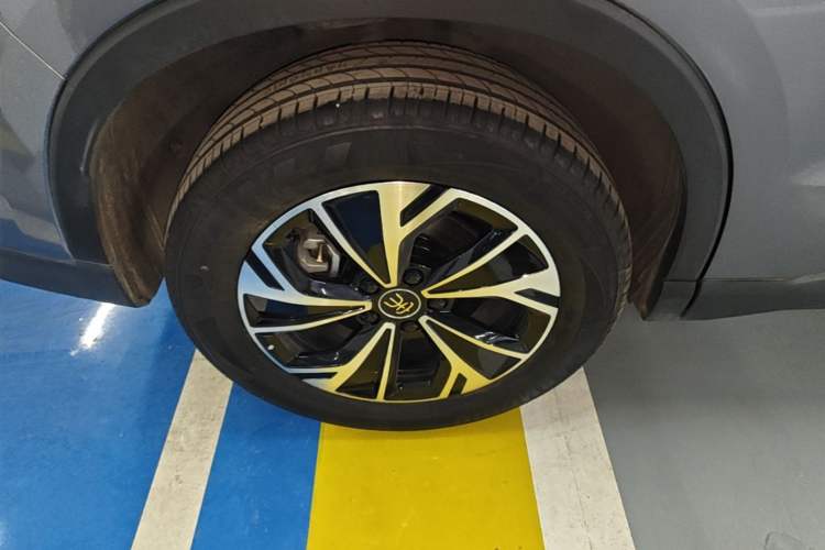Used BYD Song Pro New Energy 2025 2nd Generation Intelligent Driving Version DM-i 75KM Leading Edition Right Rear Wheel Hub