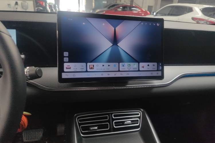 Used BYD Song Pro New Energy 2025 2nd Generation Intelligent Driving Version DM-i 75KM Overachiever Trim Audio And AC Panel