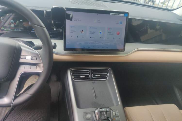 Used BYD Song Pro New Energy 2025 2nd Generation Intelligent Driving Version DM-i 75KM Overachiever Trim Audio And AC Panel