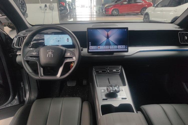 Used BYD Song Pro New Energy 2025 2nd Generation Intelligent Driving Version DM-i 75KM Overachiever Trim Center Console
