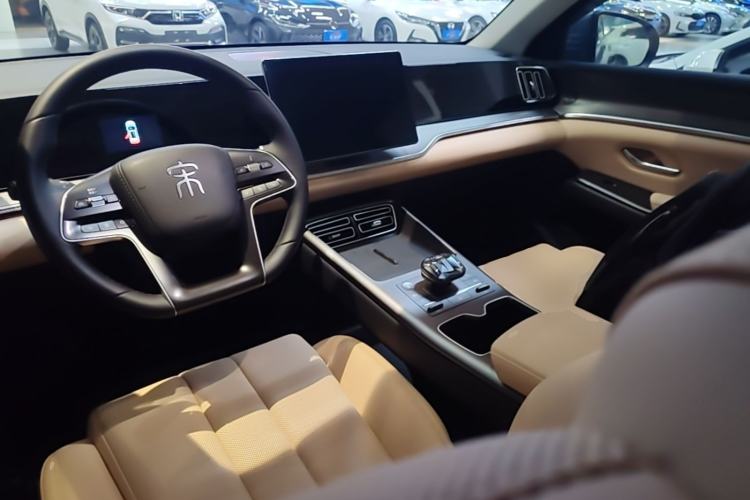 Used BYD Song Pro New Energy 2025 Second-Generation DM-i 75KM Overachiever Trim Center Console