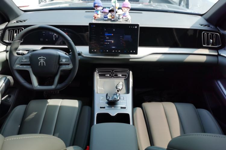 Used BYD Song Pro New Energy 2025 Second-Generation Intelligent Driving Version DM-i 115KM Superior Trim Center Console