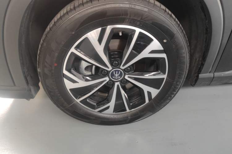 Used BYD Song Pro New Energy 2025 2nd Generation Intelligent Driving Version DM-i 75KM Overachiever Trim Left Front Wheel Hub