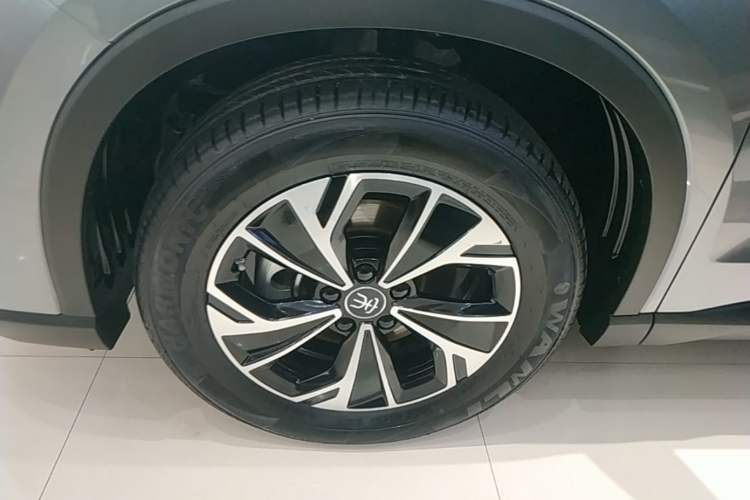 Used BYD Song Pro New Energy 2025 Second-Generation DM-i 75KM Leading Edition Left Front Wheel Hub