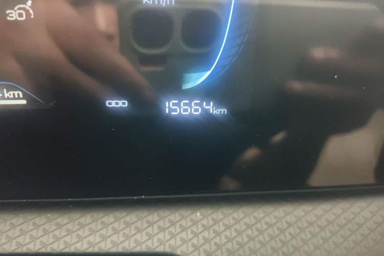 Used BYD Song Pro New Energy 2025 Second-Generation DM-i 75KM Overachiever Trim Odometer Close Up