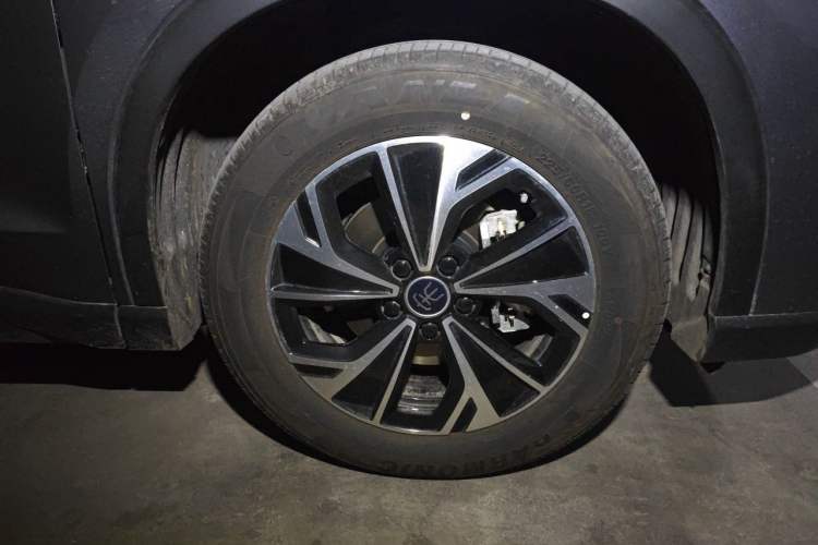 Used BYD Song Pro New Energy 2025 2nd Generation Intelligent Driving Version DM-i 75KM Leading Edition Right Front Wheel Hub