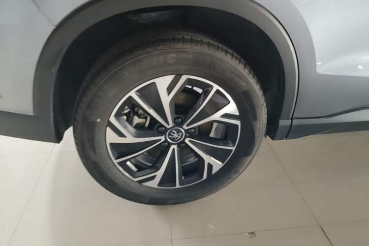 Used BYD Song Pro New Energy 2025 2nd Generation Intelligent Driving Version DM-i 75KM Leading Edition Right Rear Wheel Hub