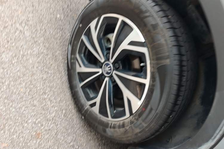 Used BYD Song Pro New Energy 2025 2nd Generation Intelligent Driving Version DM-i 75KM Leading Edition Right Rear Wheel Hub
