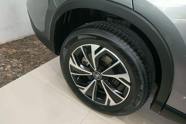 Used BYD Song Pro New Energy 2025 Second-Generation DM-i 75KM Leading Edition Right Rear Wheel Hub